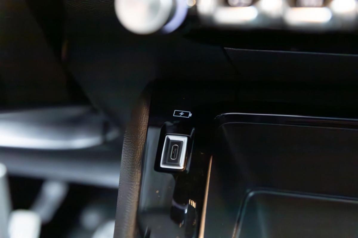 peugeot-208-2023-gasolina-1199cc