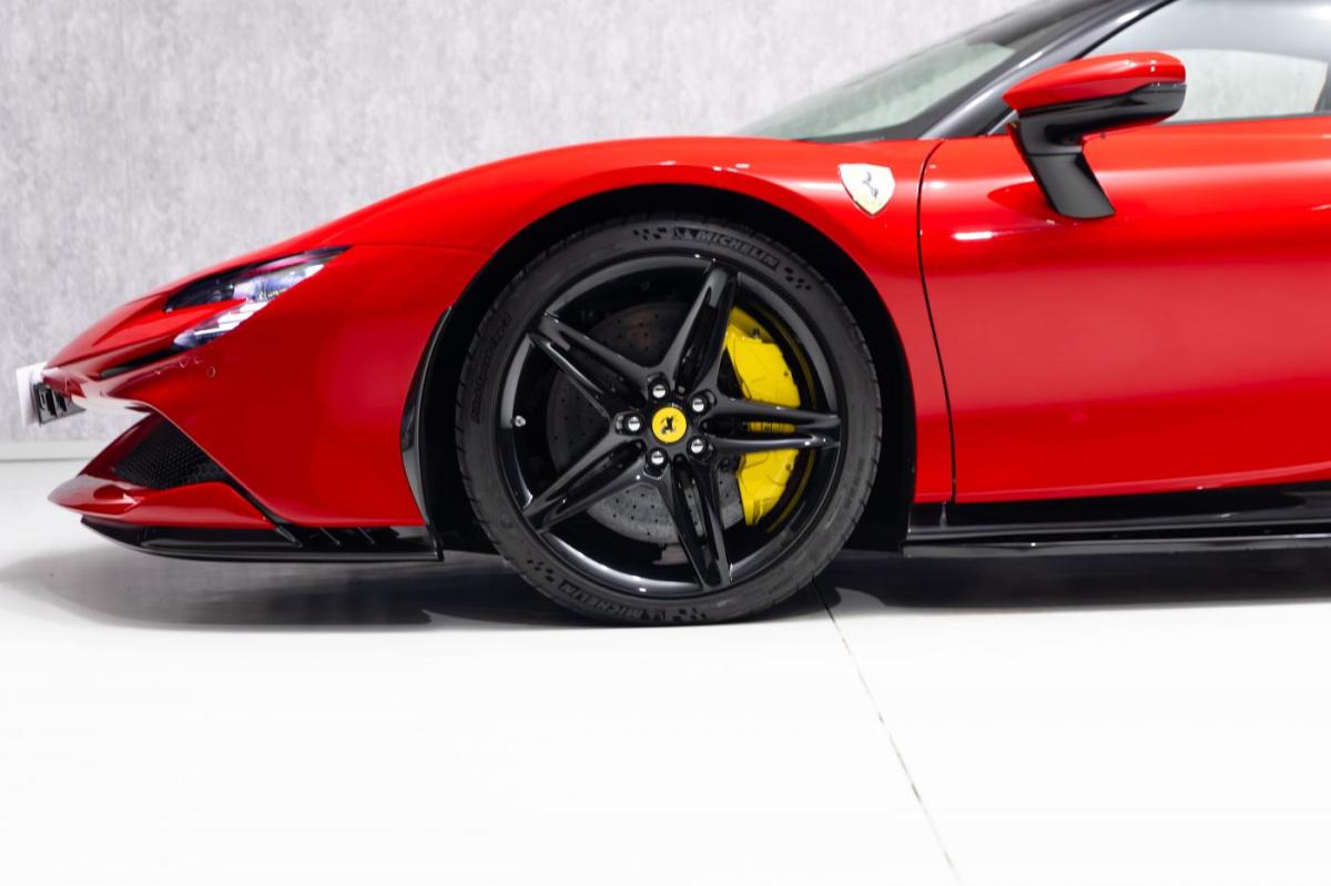ferrari-sf90-2024-hibrido-a-gasolina-3990cc
