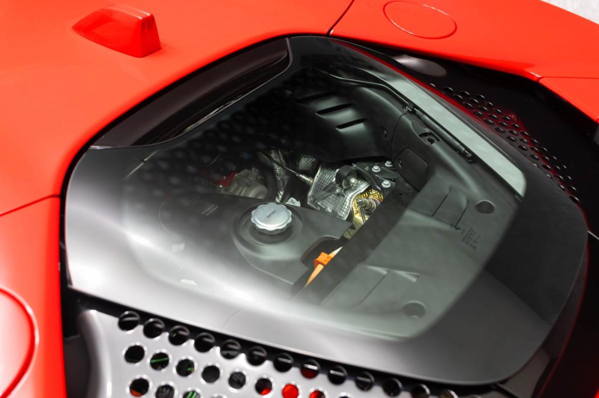 ferrari-sf90-2024-hibrido-a-gasolina-3990cc