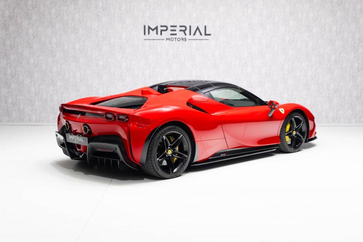 ferrari-sf90-2024-hibrido-a-gasolina-3990cc