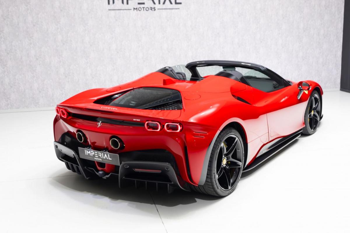 ferrari-sf90-2024-hibrido-a-gasolina-3990cc