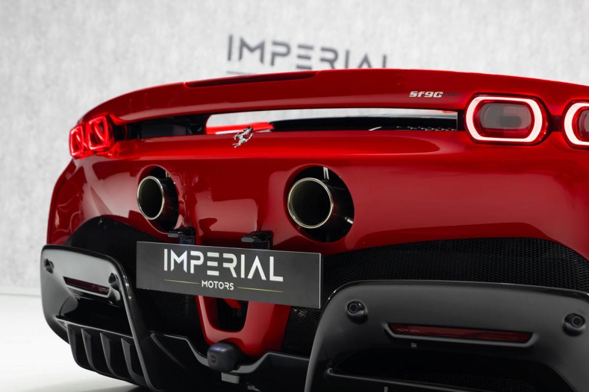 ferrari-sf90-2024-hibrido-a-gasolina-3990cc