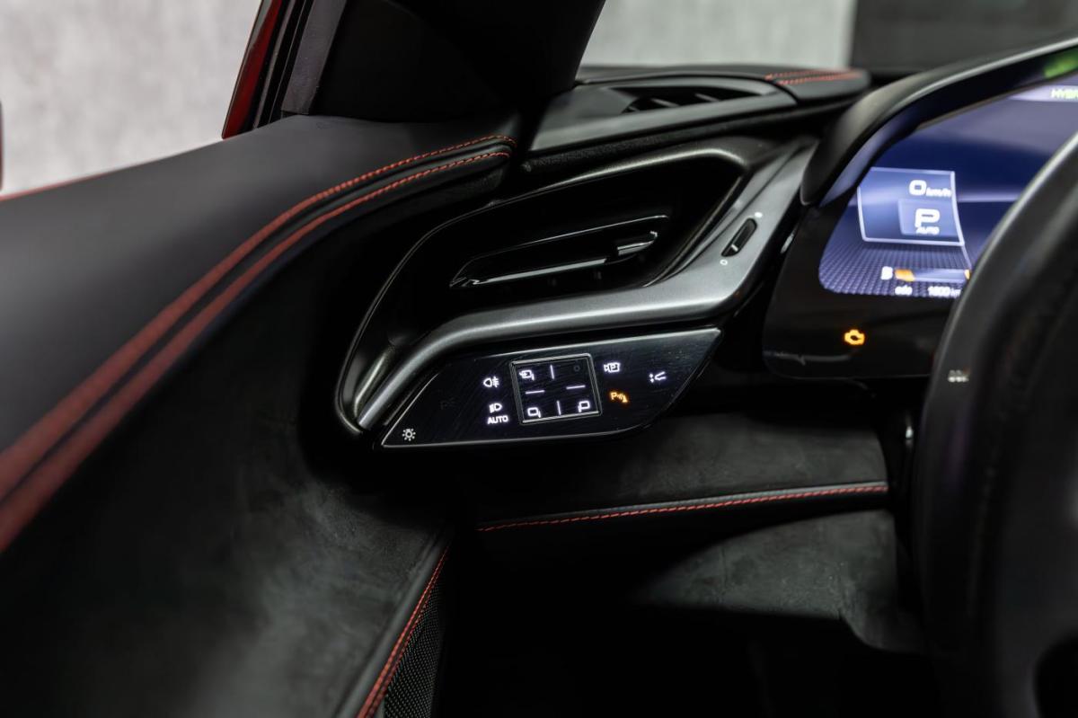 ferrari-sf90-2024-hibrido-a-gasolina-3990cc