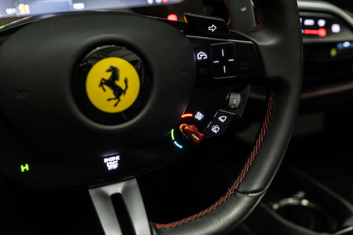 ferrari-sf90-2024-hibrido-a-gasolina-3990cc