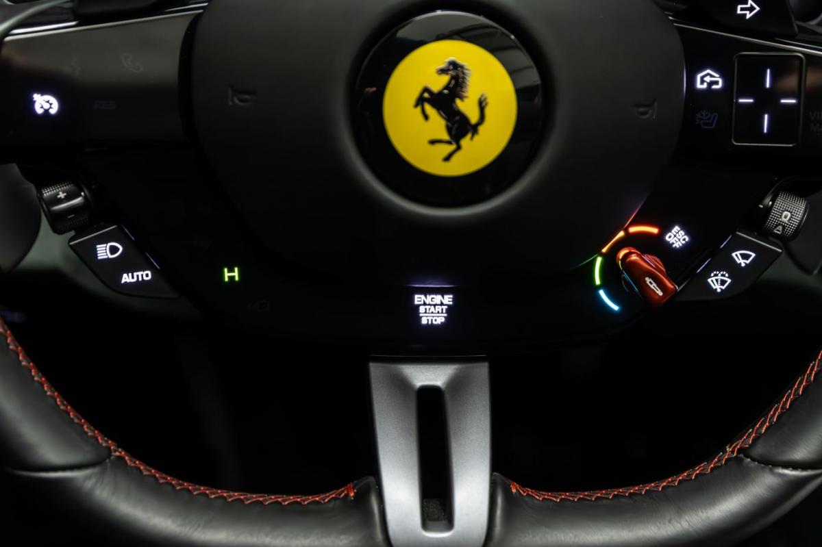 ferrari-sf90-2024-hibrido-a-gasolina-3990cc