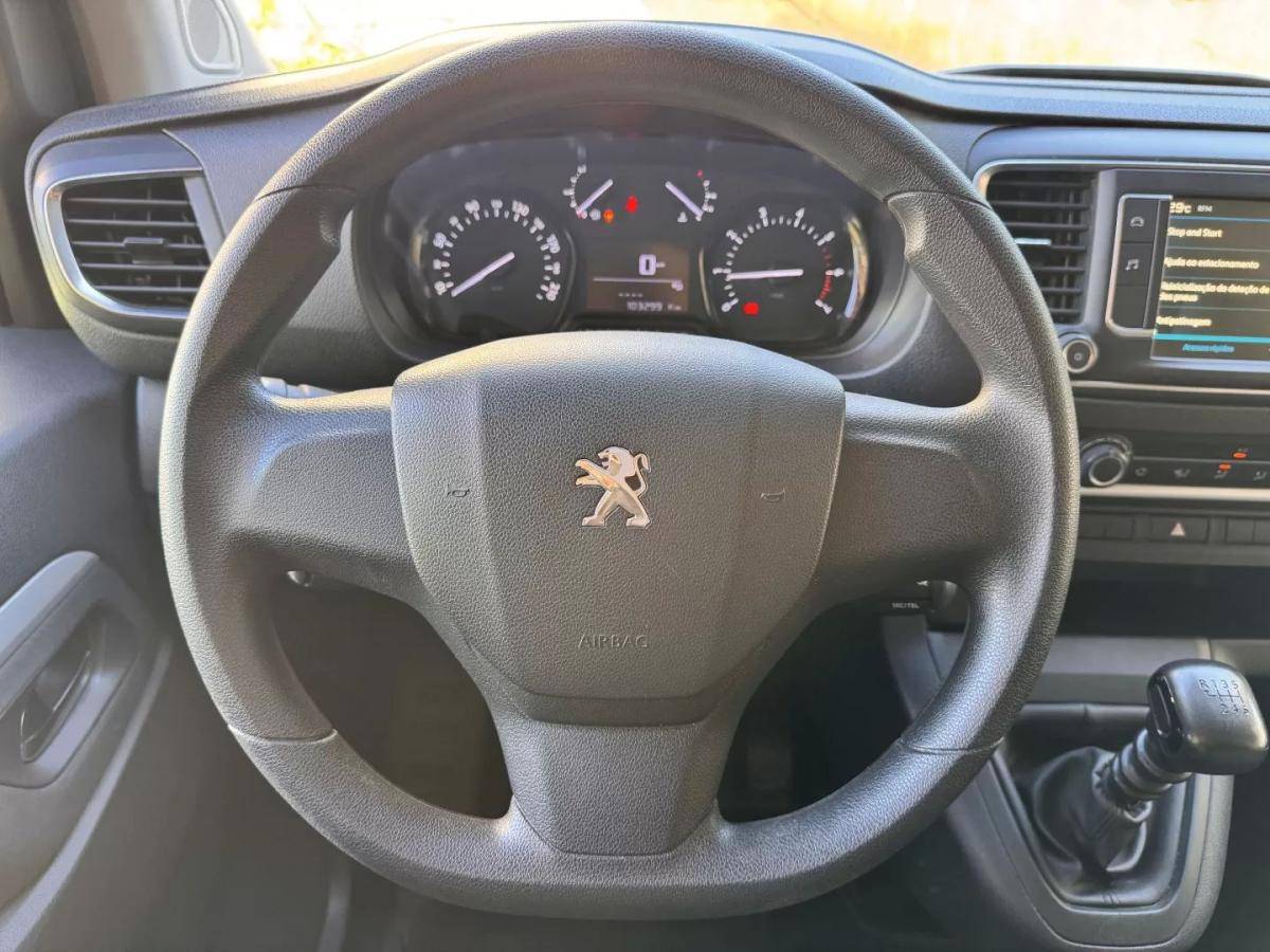 peugeot-traveller-2022-diesel-1499cc
