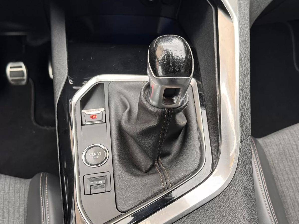 peugeot-5008-2018-diesel-1499cc