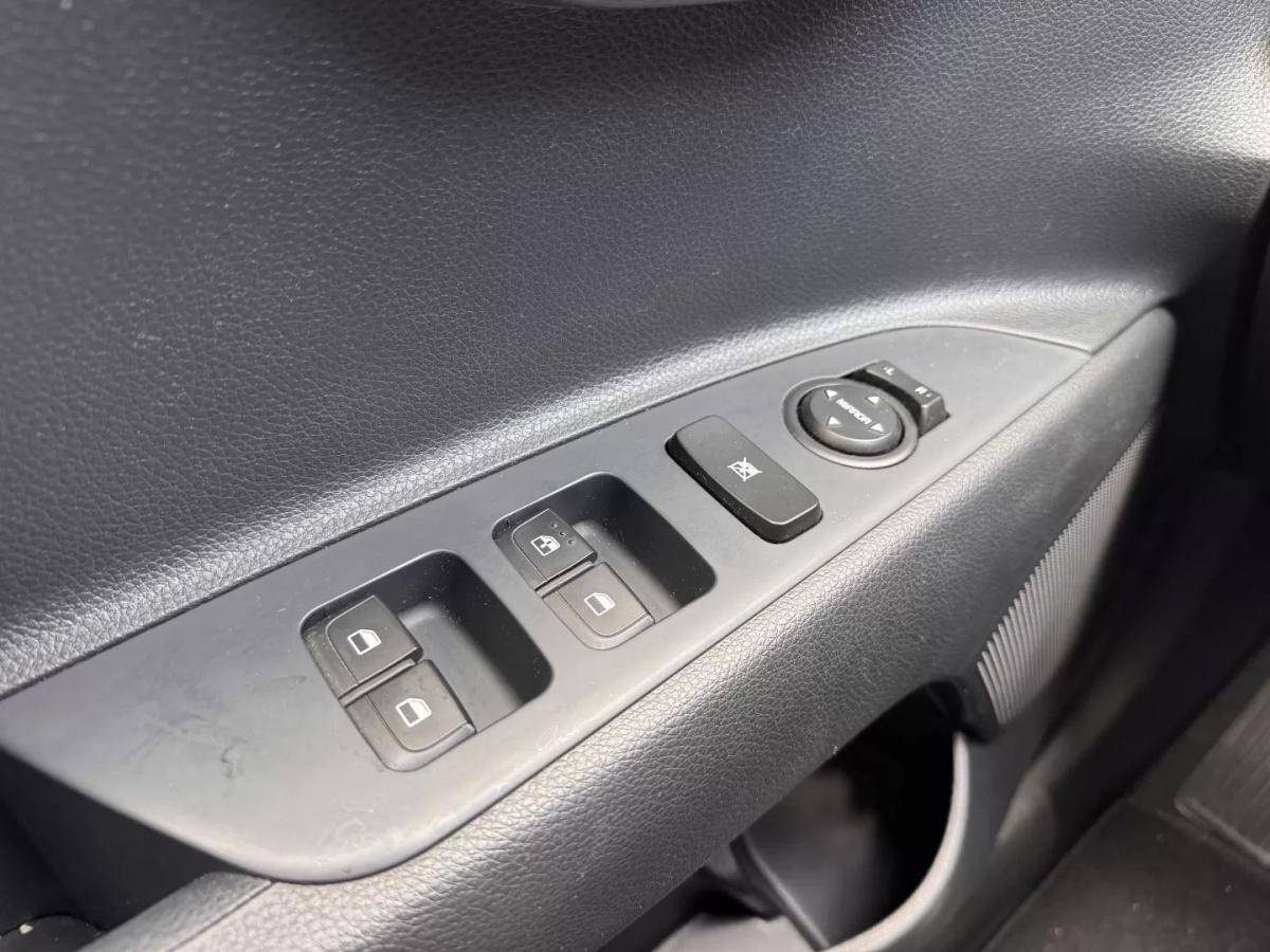 kia-stonic-2025-gasolina-1197cc