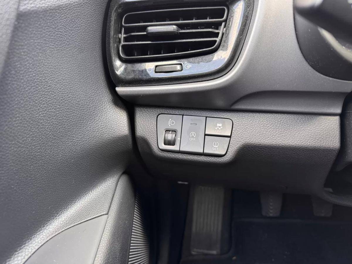 kia-stonic-2025-gasolina-1197cc