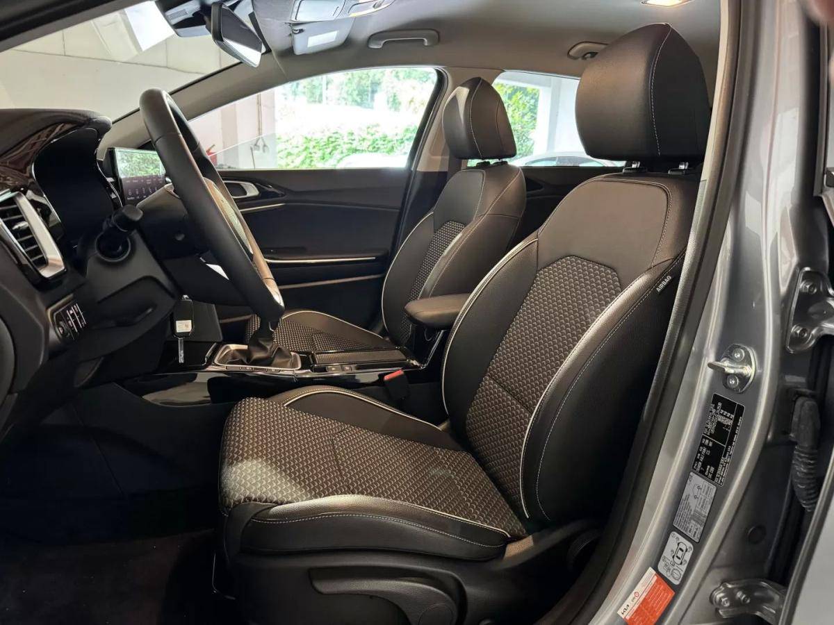 kia-ceed-2025-gasolina-998cc