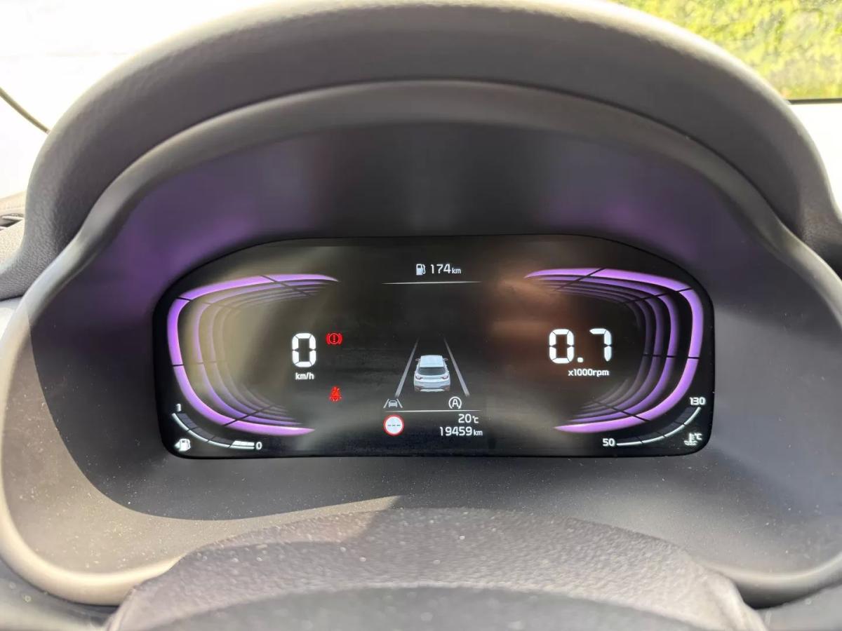 kia-stonic-2025-gasolina-1197cc