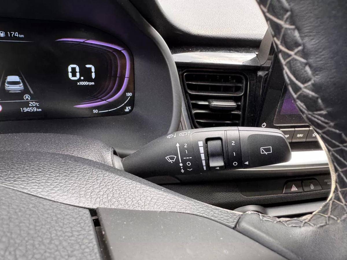 kia-stonic-2025-gasolina-1197cc