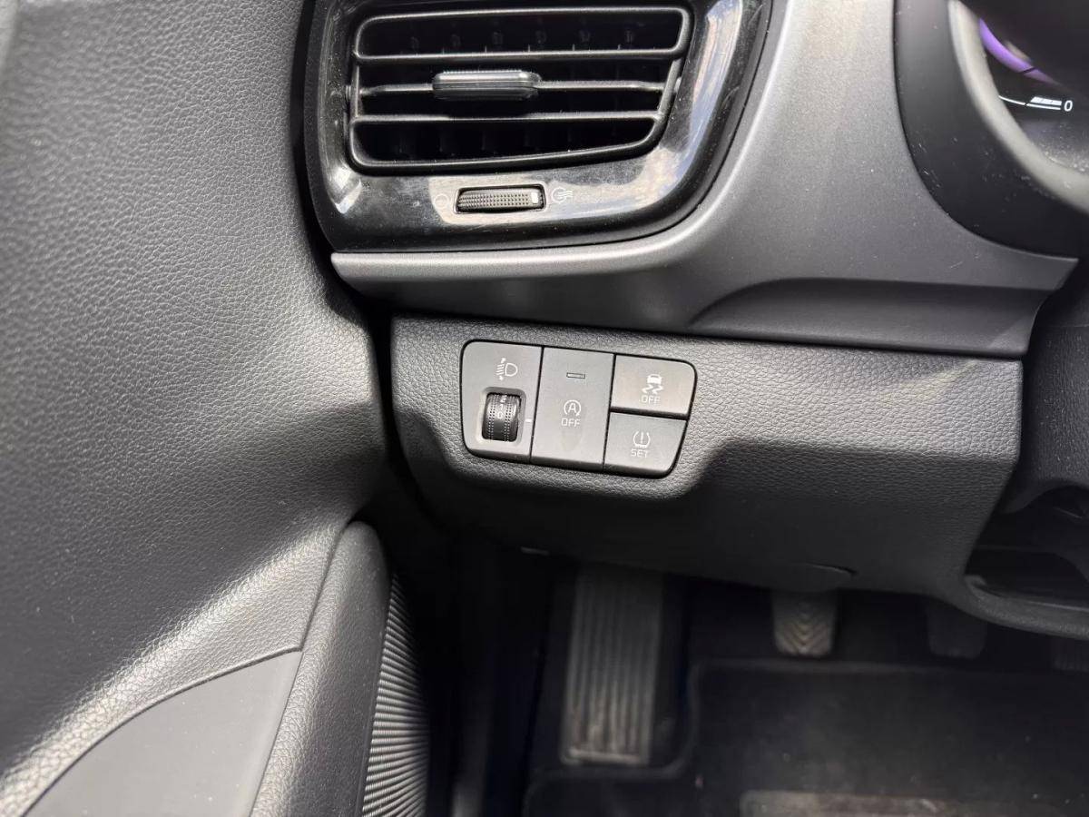kia-stonic-2025-gasolina-1197cc