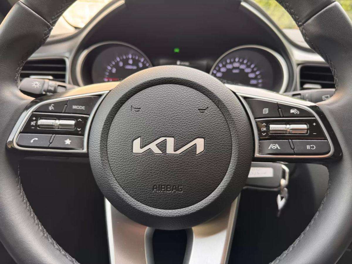 kia-xceed-2025-gasolina-998cc