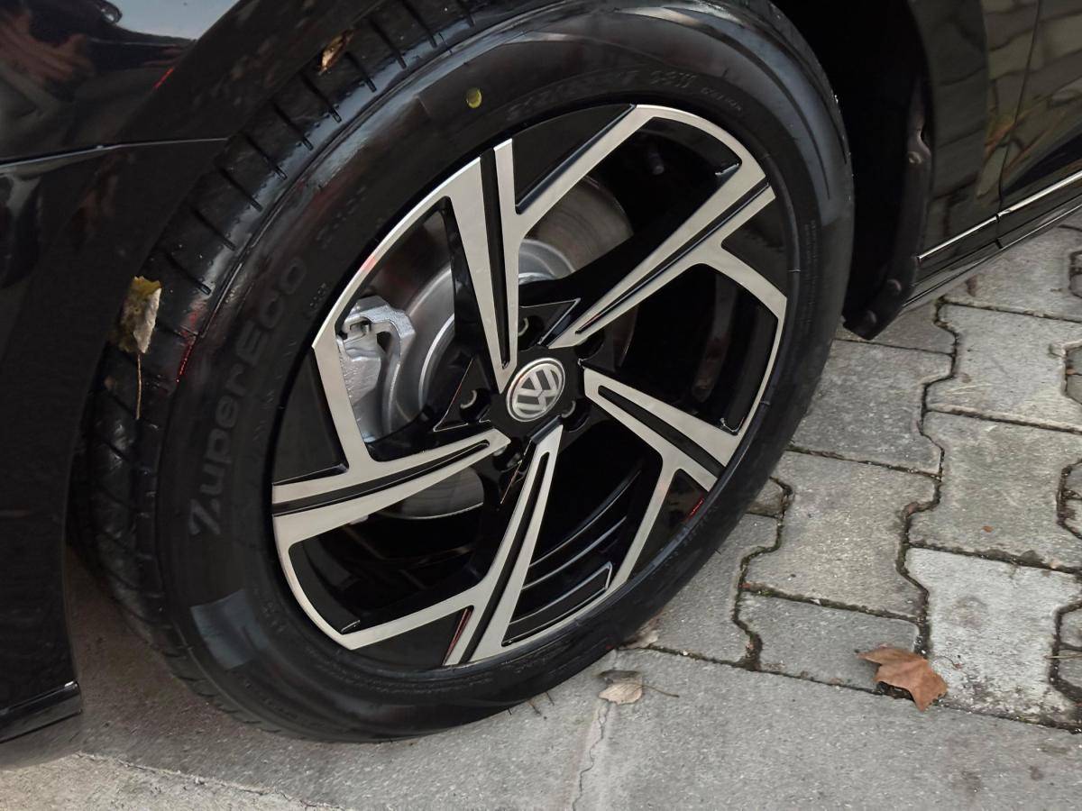 volkswagen-passat-variant-2018-diesel-1598cc