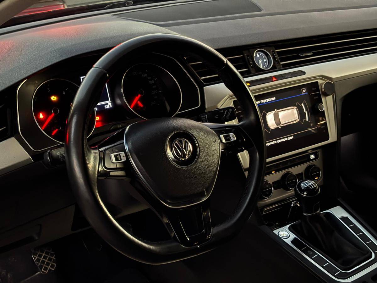 volkswagen-passat-variant-2018-diesel-1598cc