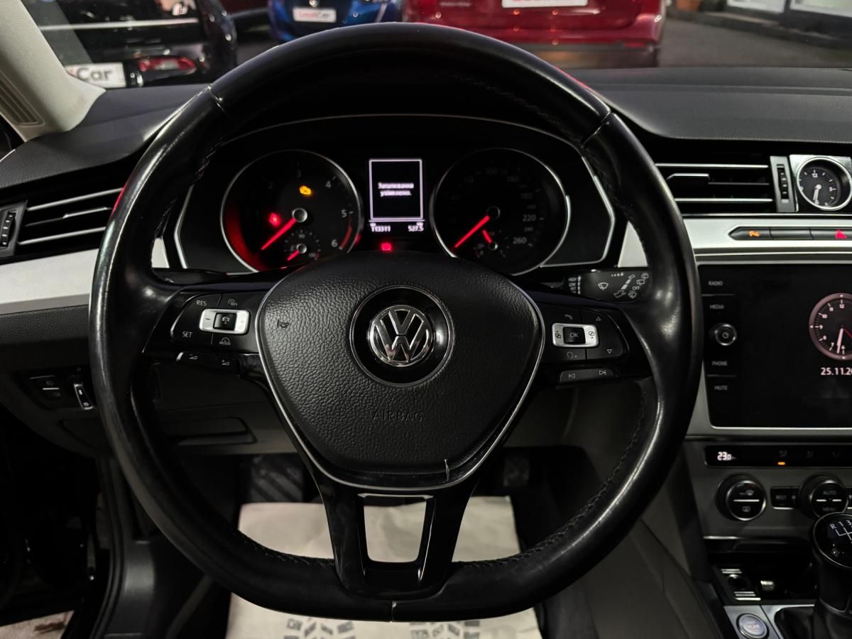 volkswagen-passat-variant-2018-diesel-1598cc