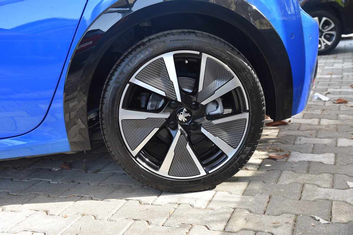 peugeot-208-2020-eletrico-500cc