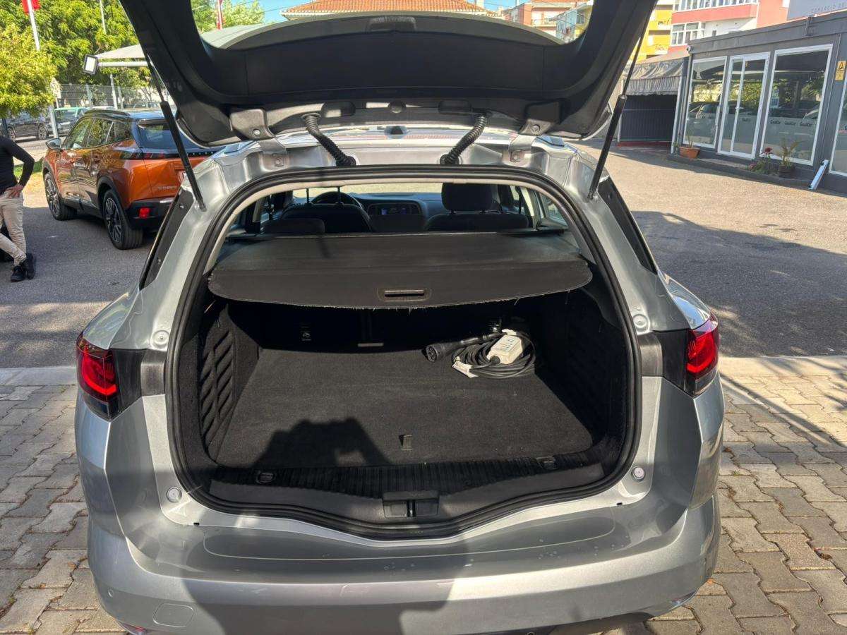 renault-megane-2022-hibrido-a-diesel-1598cc