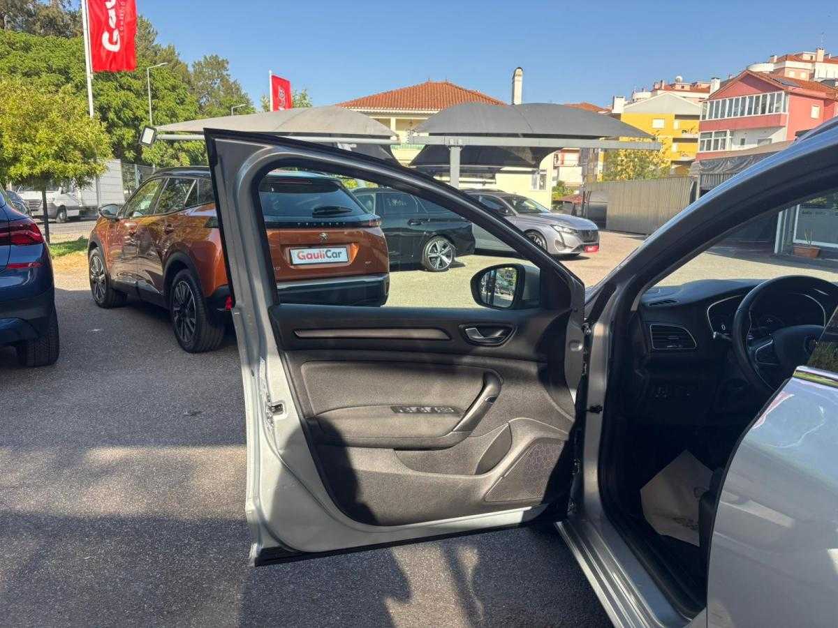 renault-megane-2022-hibrido-a-diesel-1598cc
