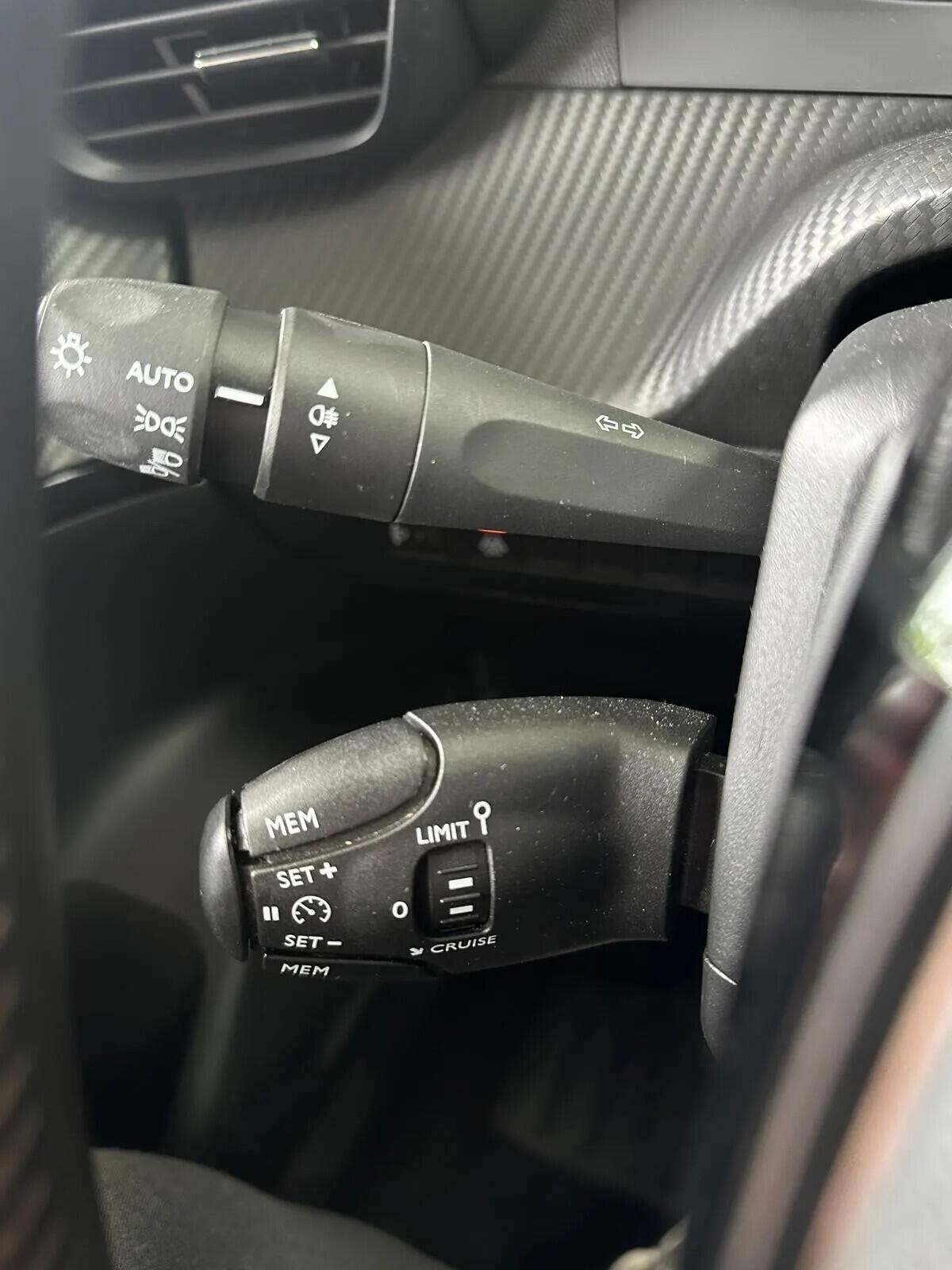 peugeot-2008-2023-gasolina-1199cc
