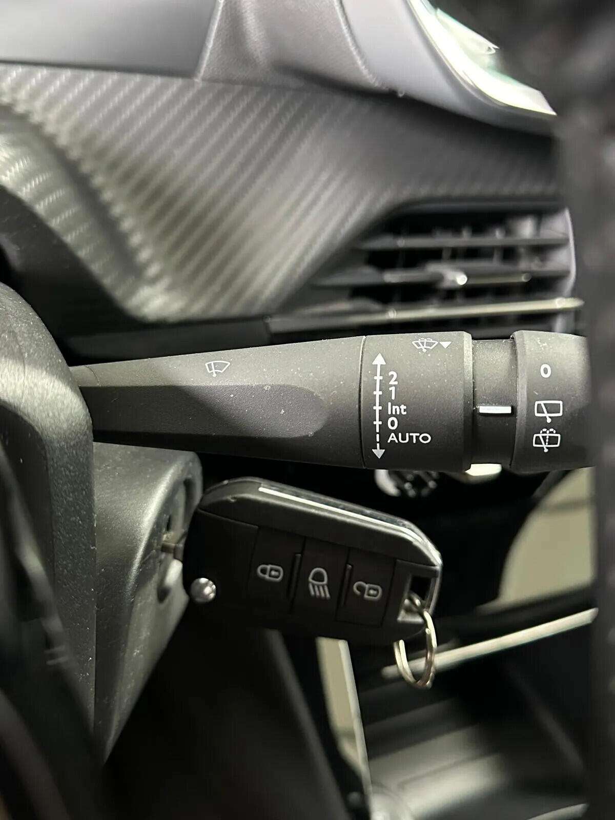 peugeot-2008-2023-gasolina-1199cc