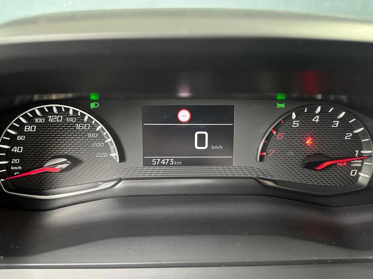 peugeot-2008-2023-gasolina-1199cc