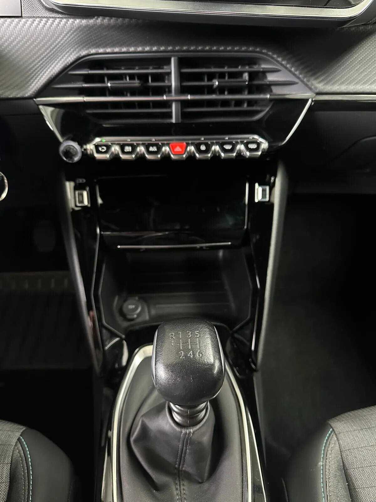 peugeot-2008-2023-gasolina-1199cc