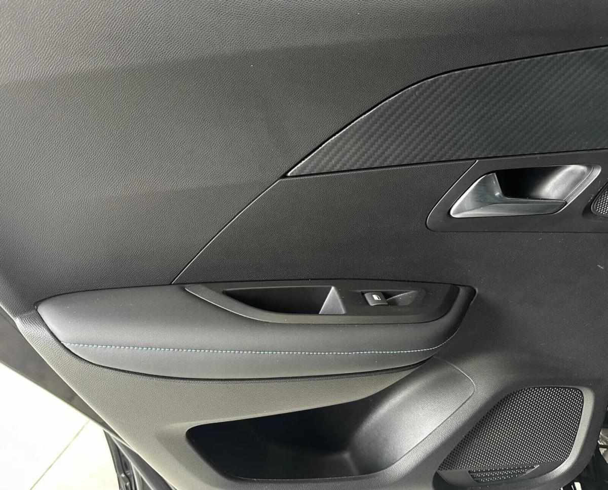 peugeot-2008-2023-gasolina-1199cc