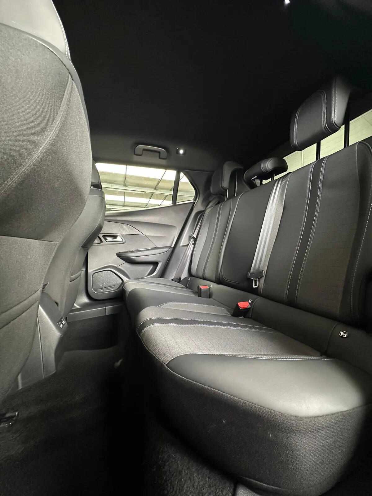 peugeot-2008-2023-gasolina-1199cc