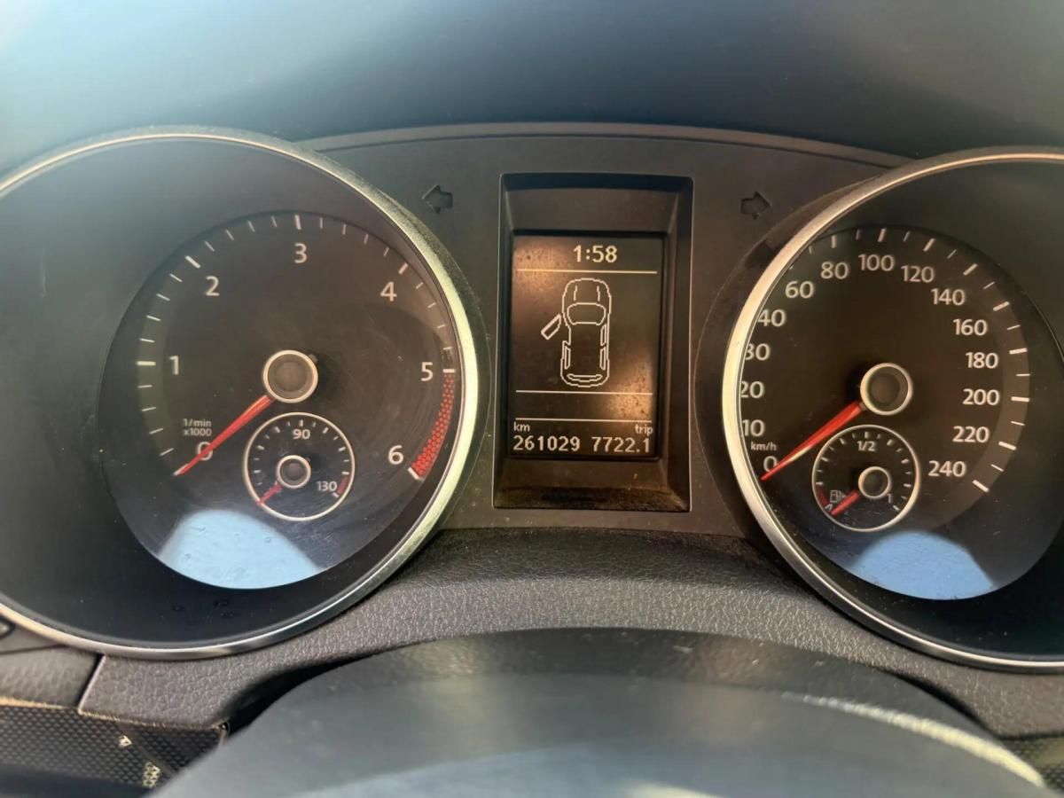 volkswagen-golf-2009-diesel-1968cc