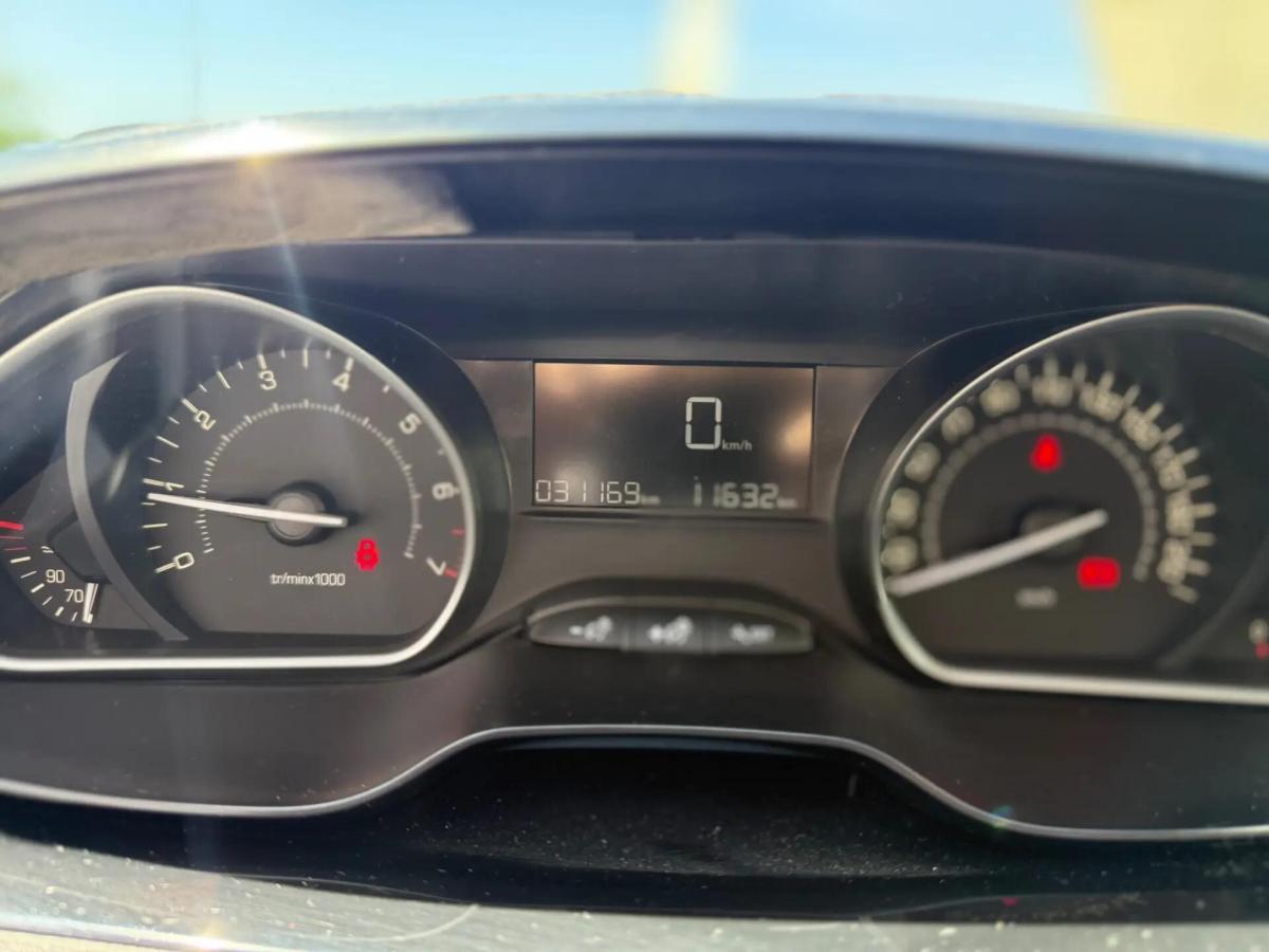 peugeot-208-2019-gasolina-1199cc