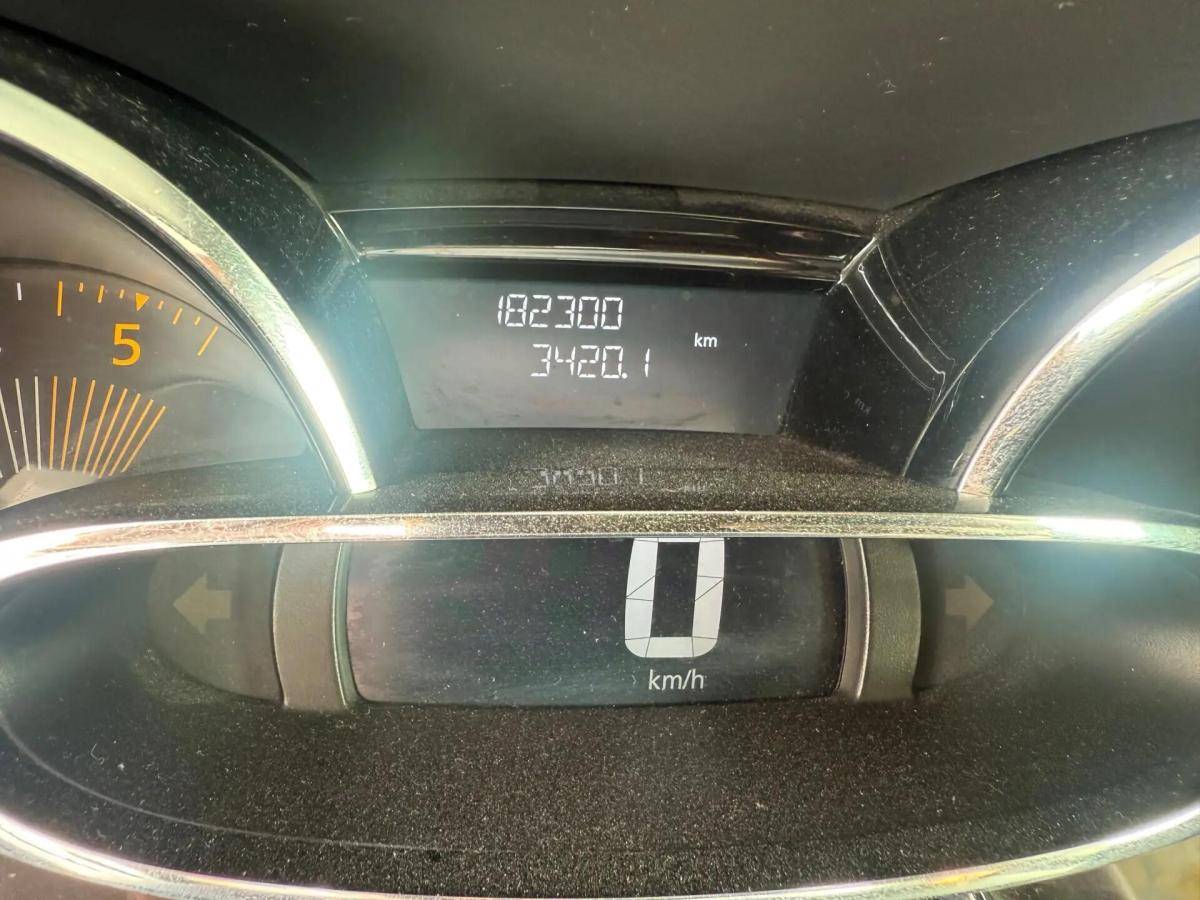 renault-clio-sport-tourer-2014-diesel-1461cc
