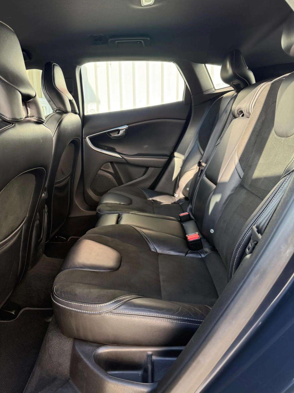 volvo-v40-2014-diesel-1560cc