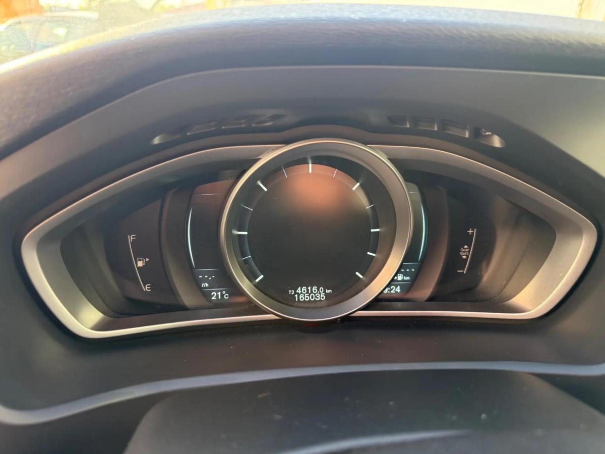 volvo-v40-2014-diesel-1560cc