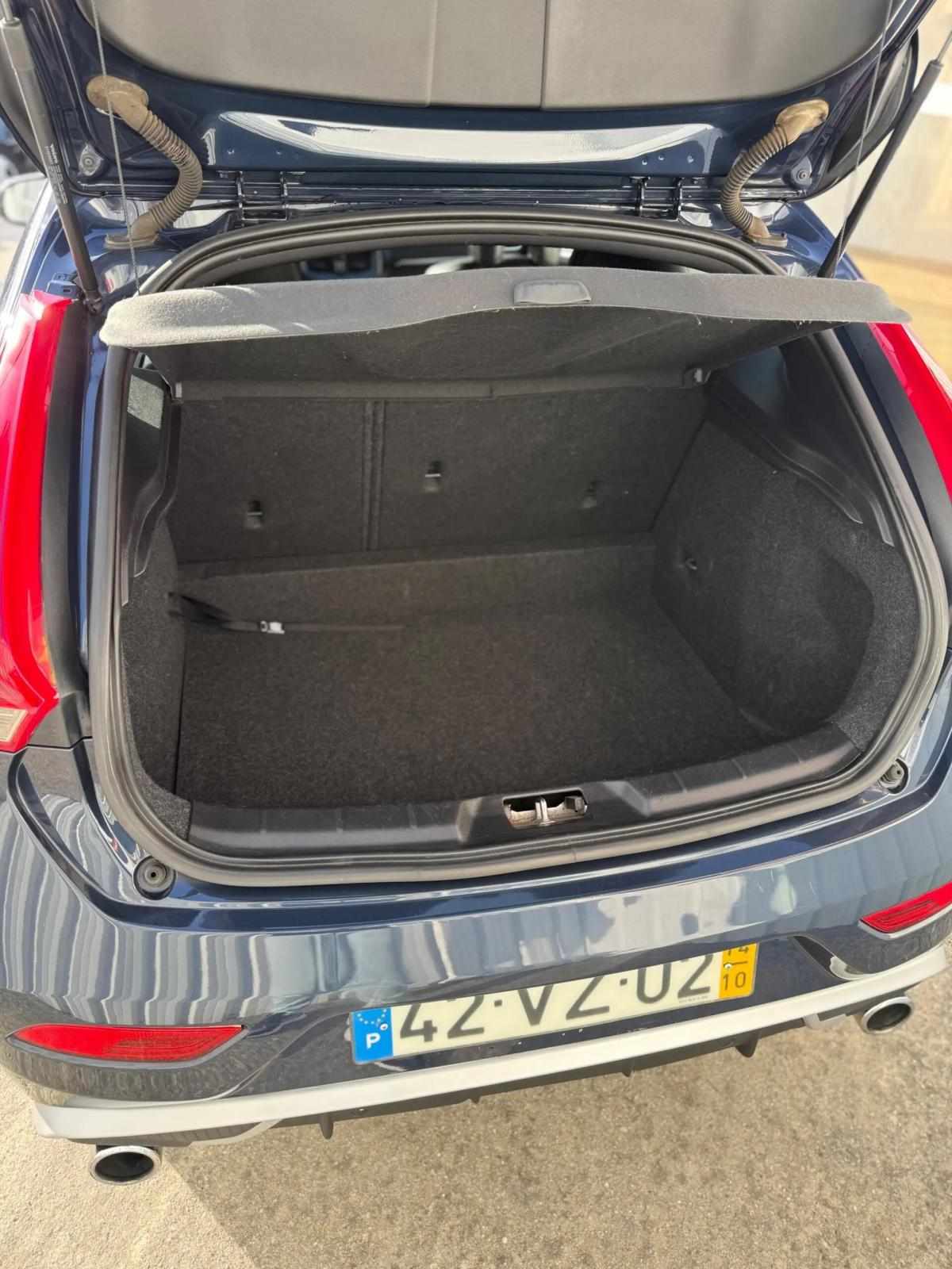 volvo-v40-2014-diesel-1560cc