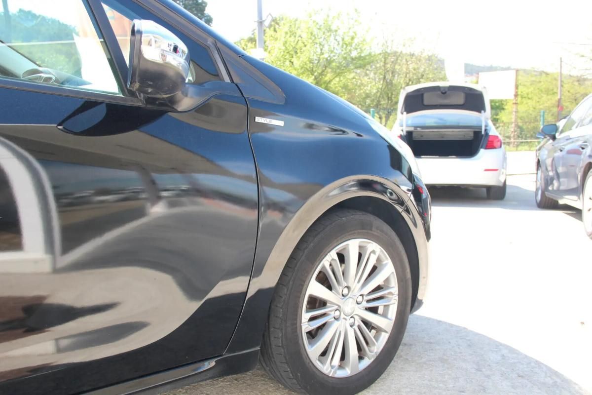 peugeot-208-2017-gasolina-1199cc