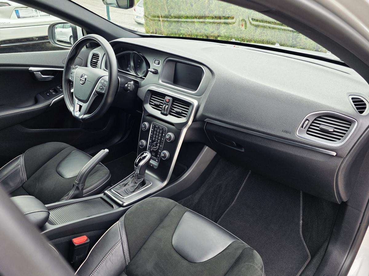 volvo-v40-2019-gasolina-1498cc