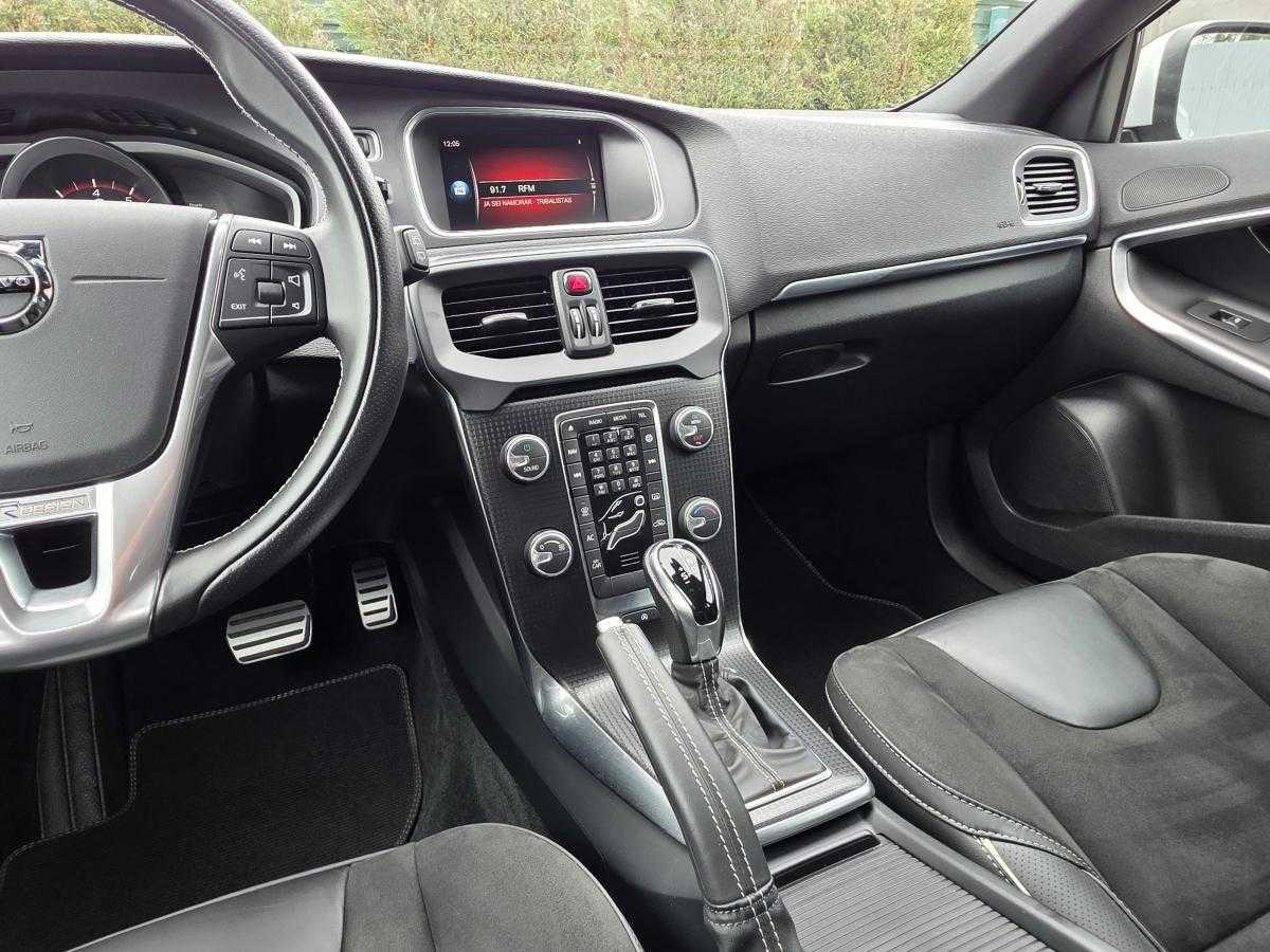 volvo-v40-2019-gasolina-1498cc