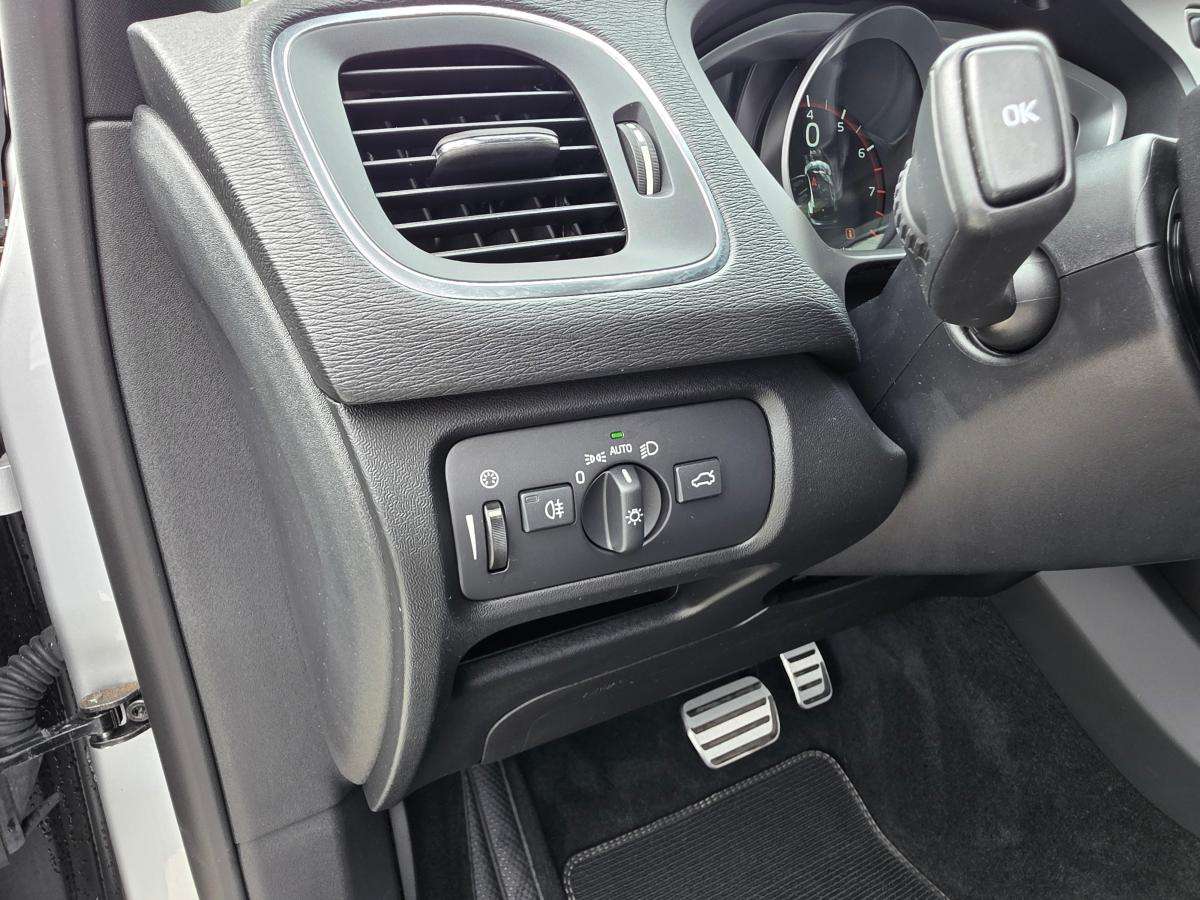 volvo-v40-2019-gasolina-1498cc