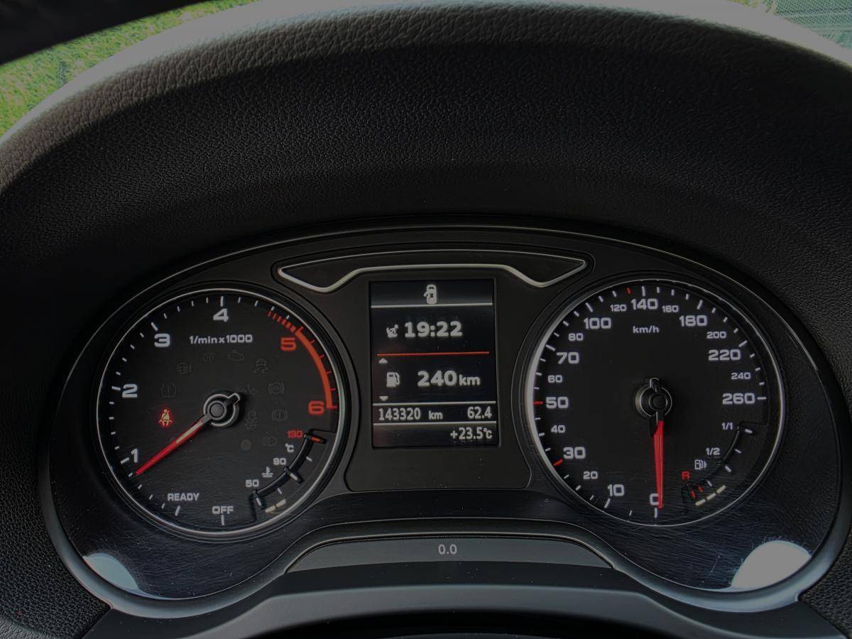 audi-a3-sportback-2015-diesel-1598cc