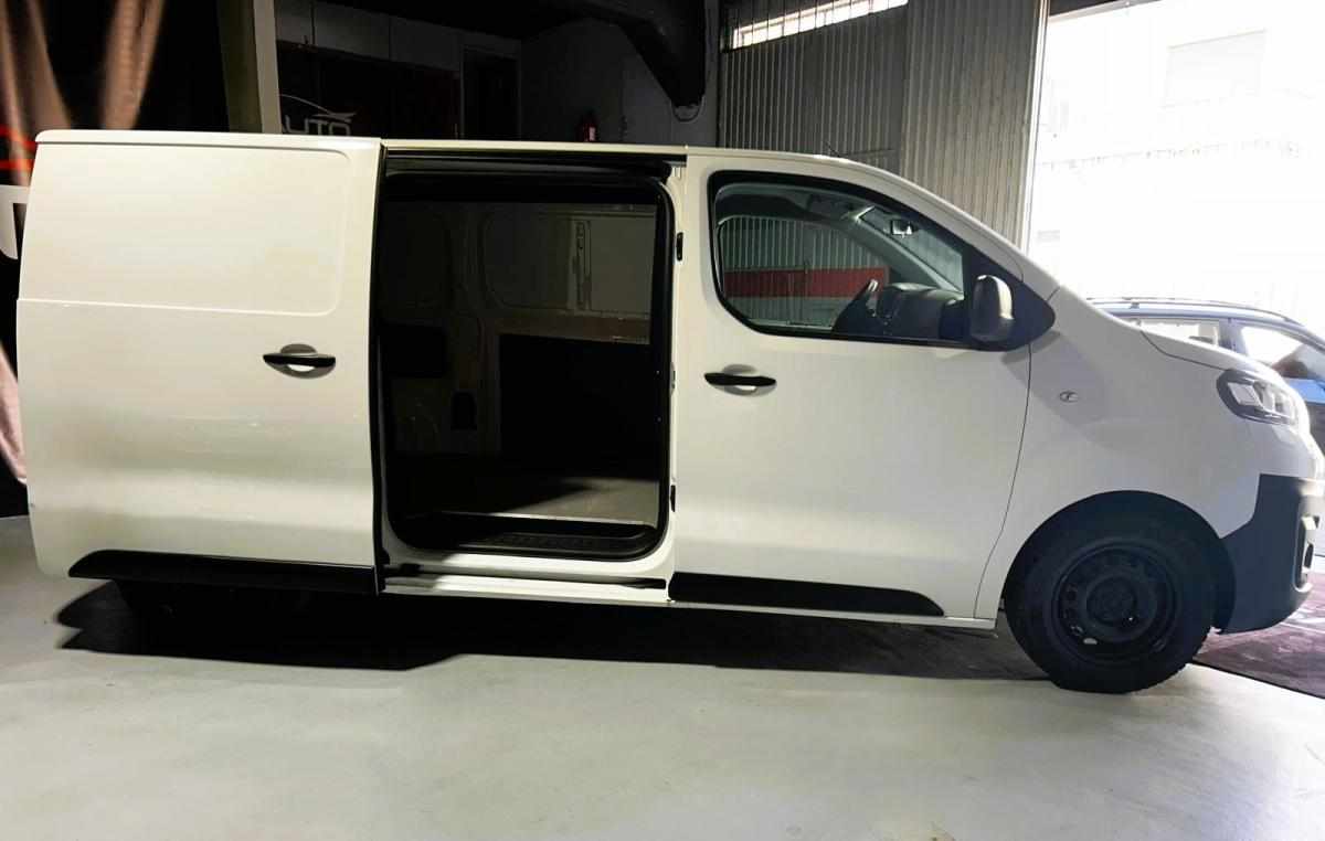 opel-vivaro-2-0-2021-diesel-1999cc