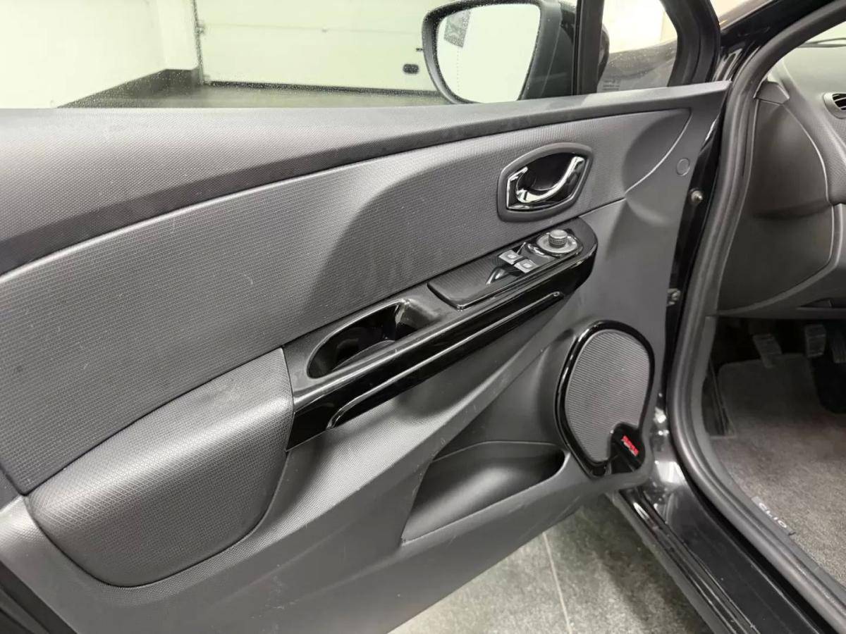 renault-clio-sport-tourer-2014-diesel-1461cc