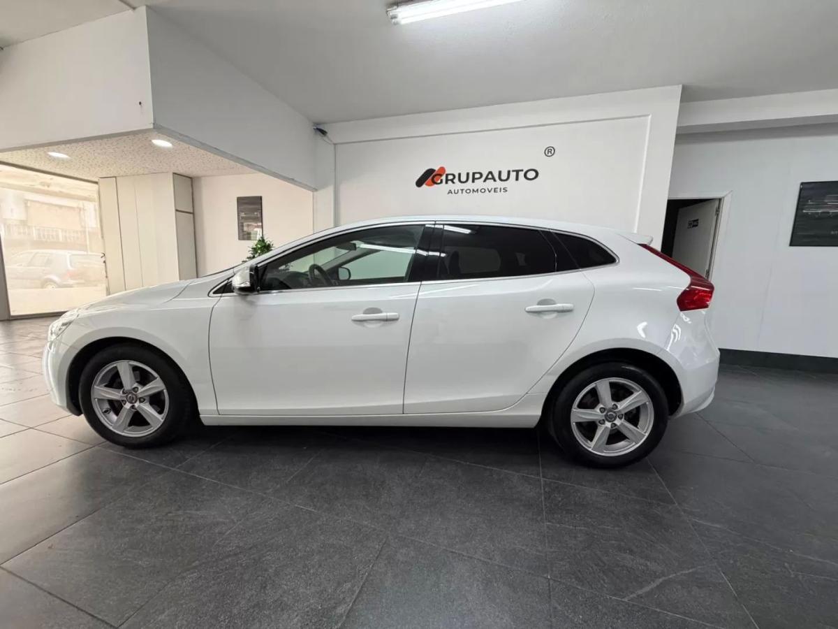 volvo-v40-2014-diesel-1560cc