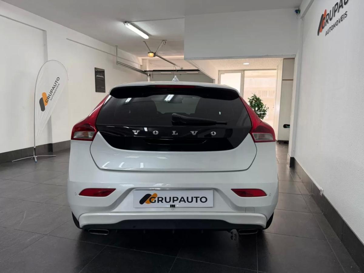 volvo-v40-2014-diesel-1560cc