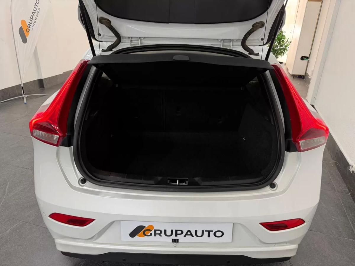 volvo-v40-2014-diesel-1560cc