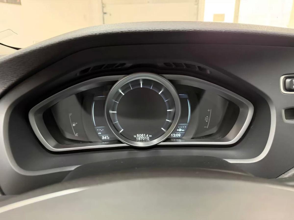 volvo-v40-2014-diesel-1560cc