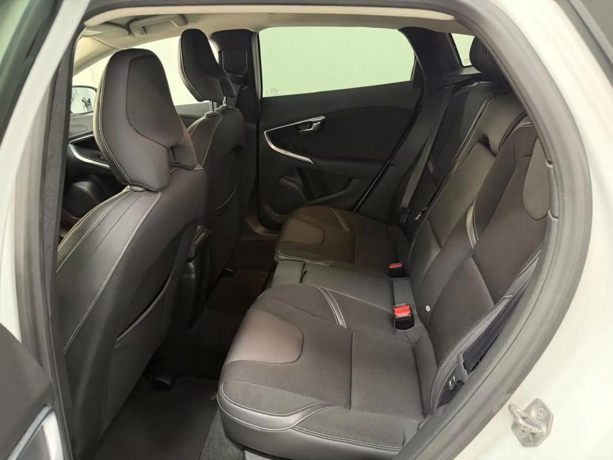 volvo-v40-2014-diesel-1560cc