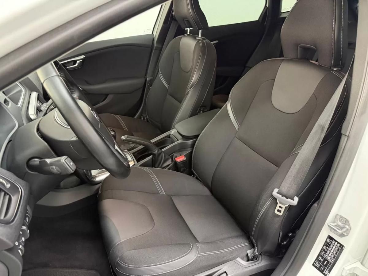 volvo-v40-2014-diesel-1560cc
