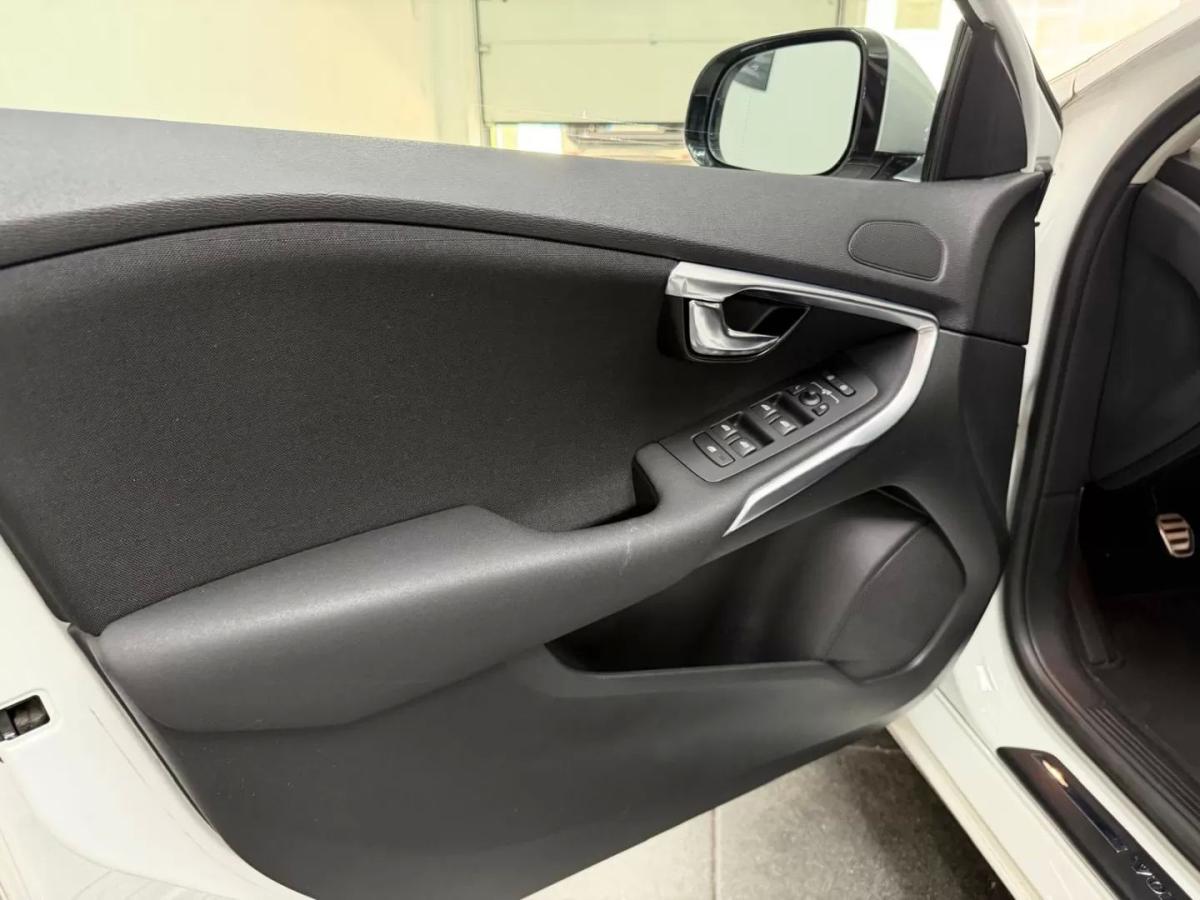 volvo-v40-2014-diesel-1560cc